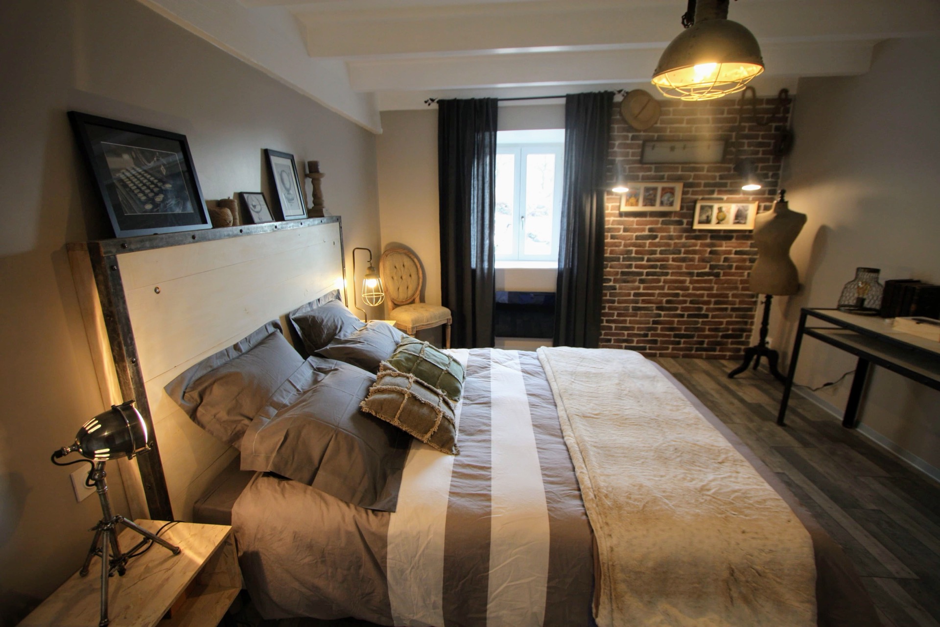 <span style='font-family: "Amsterdam One", "Great Vibes", cursive; font-size: 36px'>Jules Verne</span>